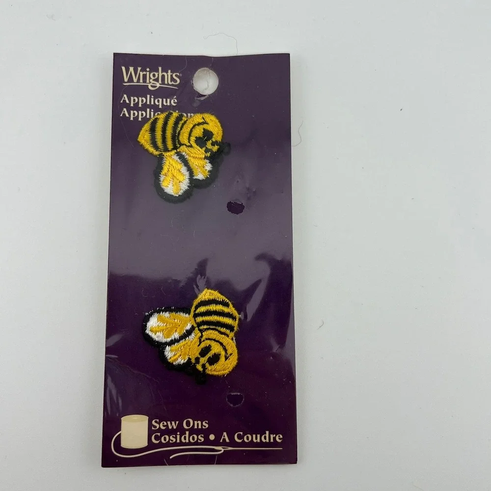 Wrights Bee Appliqué Set‎ Yellow Black Sew-On Embroidered Bees (2)